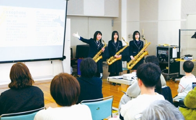 写真:吹奏楽の魅力を伝える光陵中吹奏楽部員ら
