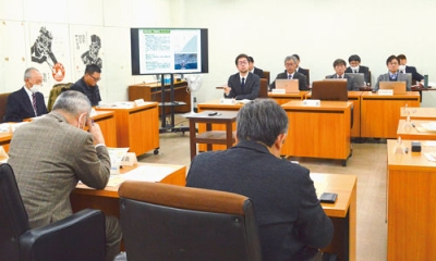 写真:眺望ポイントについて審議する委員たち