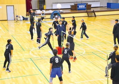 写真:果敢なプレーでチームの結束を深めた大会