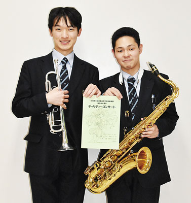 写真:チャリティーコンサートへの来場を呼びかける石黒部長(右)と青木副部長