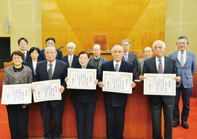 写真:厚労大臣からの感謝状などが贈られた元民生委員・児童委員