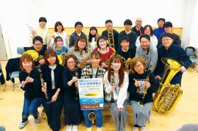 写真:定期演奏会に向けて練習に取り組むメンバー