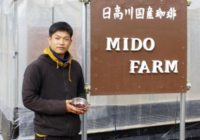 写真:看護師と兼業で農園を営む道仙信也さん=1月、和歌山県日高川町