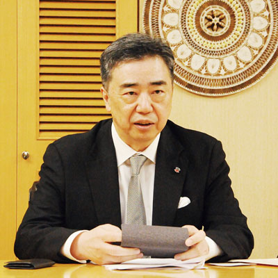 写真:市立病院職員の受け入れについて「可能な範囲で協力したい」と話す大橋理事長