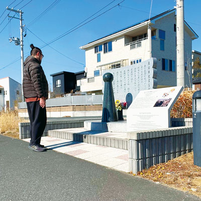 写真:宮城県石巻市門脇町の日和幼稚園被災園児慰霊碑(提供写真)
