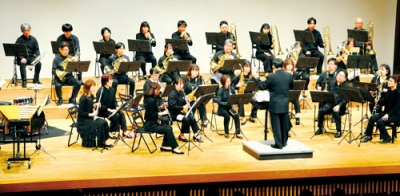 写真:迫力ある演奏で会場を盛り上げた定期演奏会