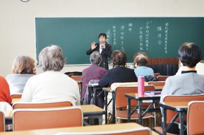 写真:少年非行について話す岸田さん
