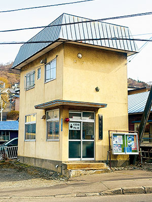 写真:31日で廃止される母恋交番