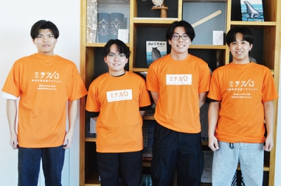 写真:工学院カラーのTシャツを着用し「ミラプロ」をアピールする工学院生
