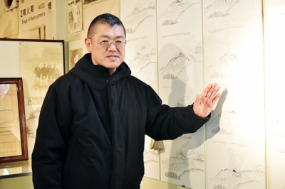 写真:「三松正夫記念館」2代目館長に就任した三松靖志さん