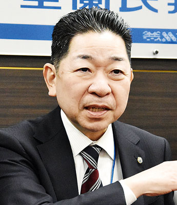 写真: <b>たかはし・さとる</b> 旭川地方気象台長や札幌管区気象台気象防災部観測整備課長などを歴任。函館市出身。59歳。