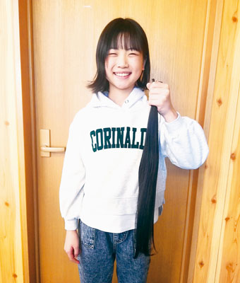 写真:ヘアドネーション活動に協力した島崎さん