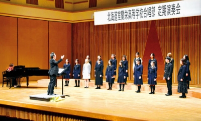 写真:OGも加わり美しいハーモニーを響かせた定期演奏会