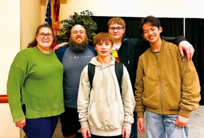 写真:ホストファミリーと