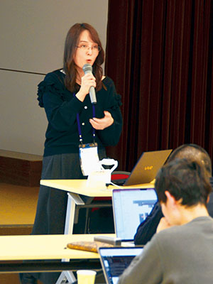 写真:基調講演をで発表を行う室工大の太田香教授