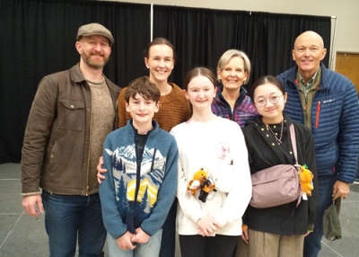 写真:ポットラックパーティでホストファミリーと